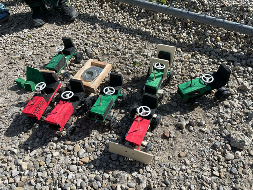 Werken mit Holz: Bau deinen eigenen Spielzeugtraktor