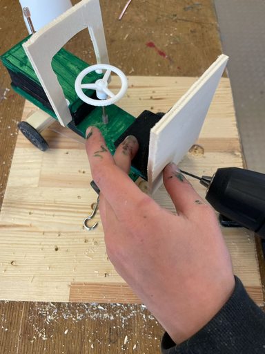 Werken mit Holz: Bau deinen eigenen Spielzeugtraktor